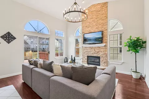 Living - 6167 Golfview Dr, Gurnee, IL 60031 photo 5 of 9