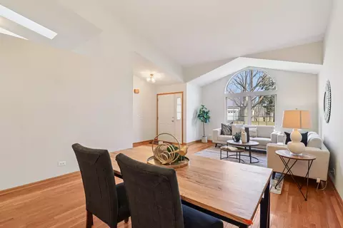 Dining - 6167 Golfview Dr, Gurnee, IL 60031 photo 3 of 3