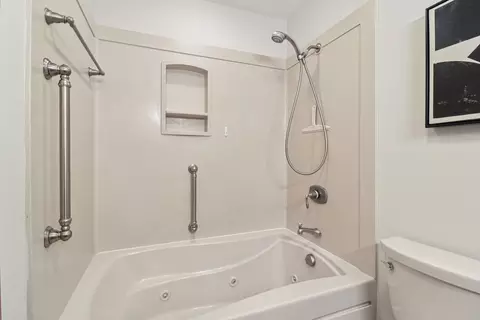Bath - 6167 Golfview Dr, Gurnee, IL 60031 photo 5 of 5