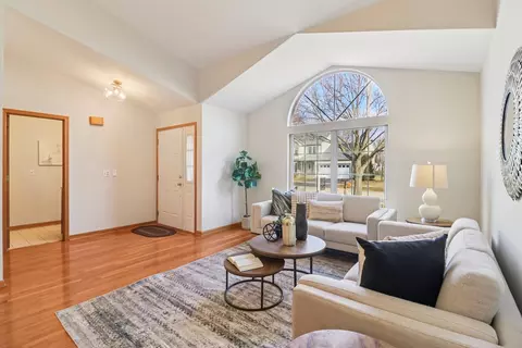Living - 6167 Golfview Dr, Gurnee, IL 60031 photo 3 of 9