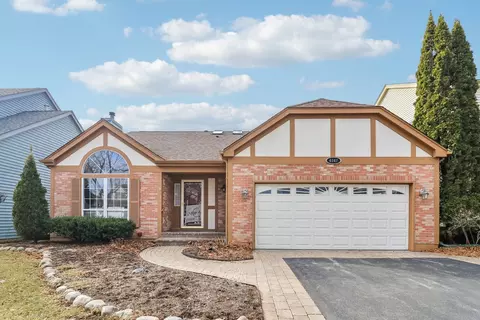 6167 Golfview Dr, Gurnee, IL 60031