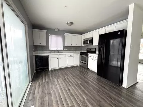 Kitchen - 335 Shiloh Ln, Elgin, IL 60120 photo 2 of 2