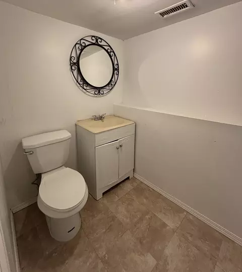 Bath - 335 Shiloh Ln, Elgin, IL 60120 photo 2 of 2