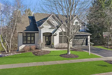 726 Barberry Trl, Fox River Grove, IL 60021