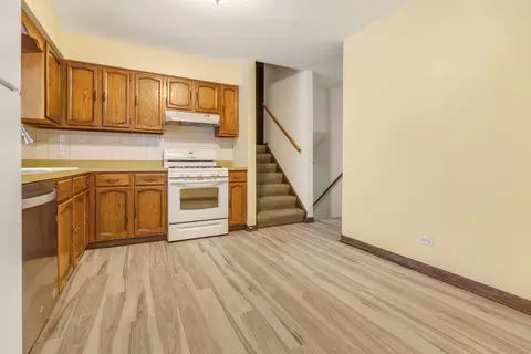 Kitchen - 720 Ash St, Algonquin, IL 60102 photo 3 of 3