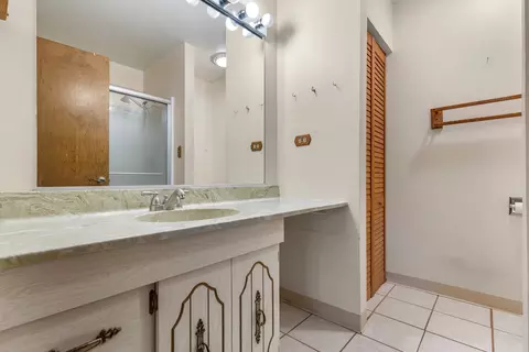 Bath - 720 Ash St, Algonquin, IL 60102 photo 2 of 3