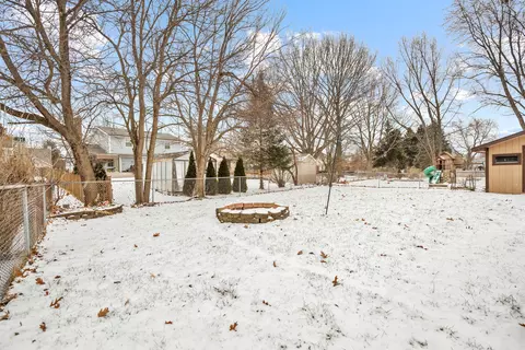 Exterior - 720 Ash St, Algonquin, IL 60102 photo 2 of 4