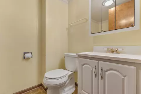 Bath - 720 Ash St, Algonquin, IL 60102 photo 1 of 3