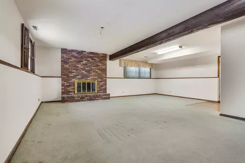 Living - 720 Ash St, Algonquin, IL 60102 photo 4 of 4