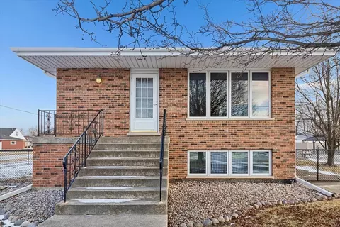 8301 Normandy Ave, Burbank, IL 60459