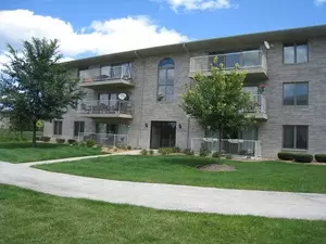 1041 Ashley Ct #2D, Lockport, IL 60441