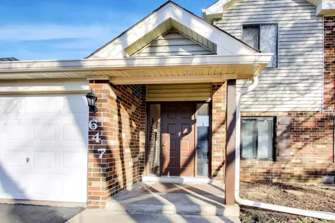 647 Cumberland Trl #AA1, Roselle, IL 60172