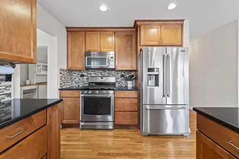Kitchen - 1460 Lancaster Ln, Algonquin, IL 60102 photo 2 of 4