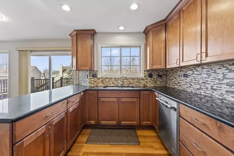 Kitchen - 1460 Lancaster Ln, Algonquin, IL 60102 photo 3 of 4
