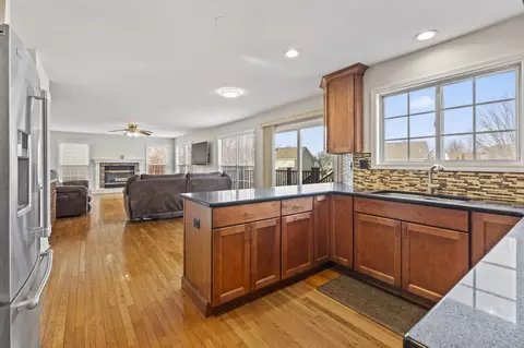 Kitchen - 1460 Lancaster Ln, Algonquin, IL 60102 photo 4 of 4