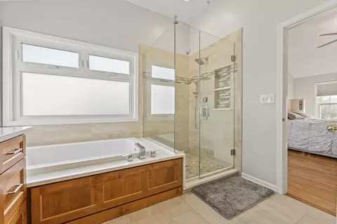 Bath - 1460 Lancaster Ln, Algonquin, IL 60102 photo 2 of 5