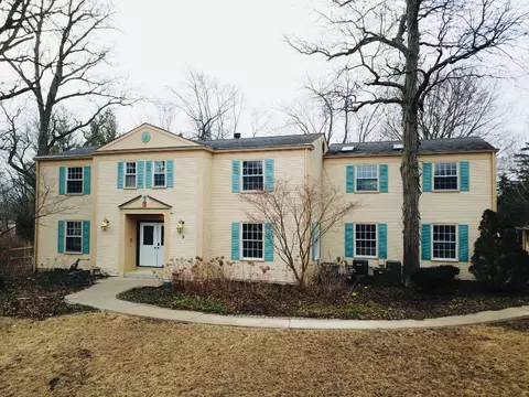 3 Hettinger Ct, Monticello, IL 61856
