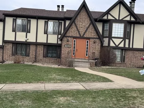 2004 Tracy Dr #5, Bloomington, IL 61704