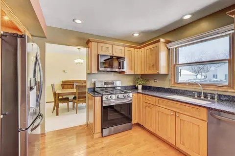 Kitchen - 2308 Modaff Rd, Naperville, IL 60565 photo 4 of 5