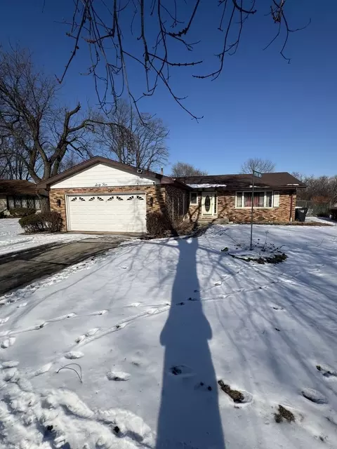 64 E 158th Pl, South Holland, IL 60473