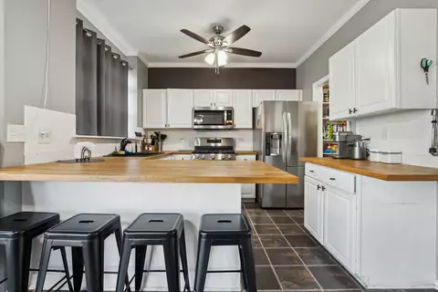 Kitchen - 1702 Waterman Dr, Plainfield, IL 60586 photo 2 of 4