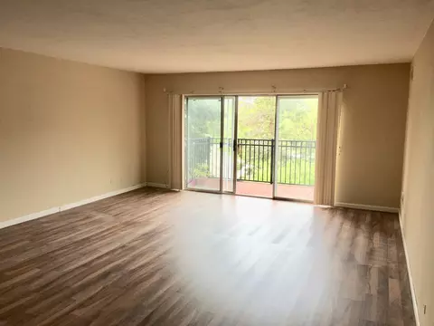 Living - 5000 Carriageway Dr #315, Rolling Meadows, IL 60008 photo 2 of 2