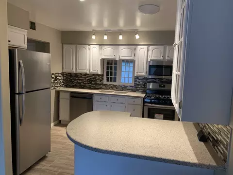 Kitchen - 5000 Carriageway Dr #315, Rolling Meadows, IL 60008 photo 3 of 4
