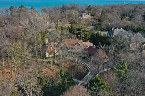 745 E Woodland Rd, Lake Forest, IL 60045