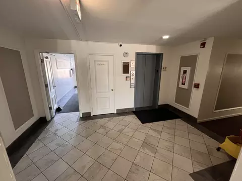 Entry Way - 5000 Carriageway Dr #305, Rolling Meadows, IL 60008 photo 2 of 2
