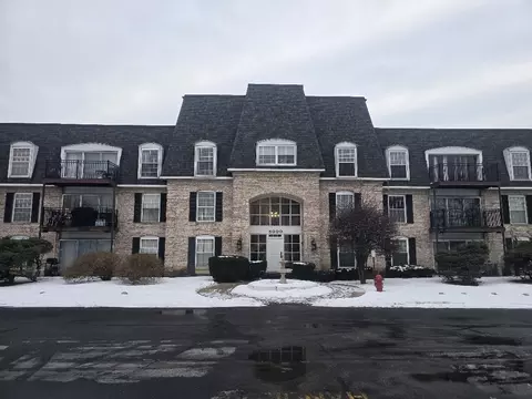 Exterior - 5000 Carriageway Dr #305, Rolling Meadows, IL 60008 photo 2 of 4