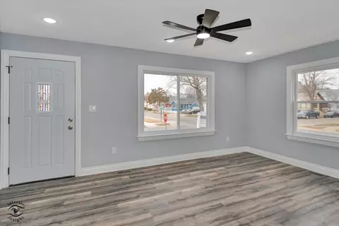 Living - 702 S Lincoln Ave, Kankakee, IL 60901 photo 1 of 3