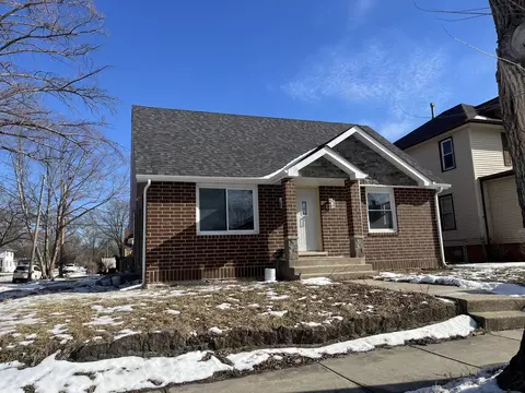 Exterior - 702 S Lincoln Ave, Kankakee, IL 60901 photo 4 of 5