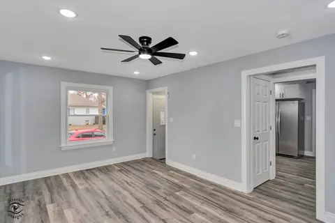 Living - 702 S Lincoln Ave, Kankakee, IL 60901 photo 3 of 3