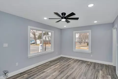 Living - 702 S Lincoln Ave, Kankakee, IL 60901 photo 2 of 3