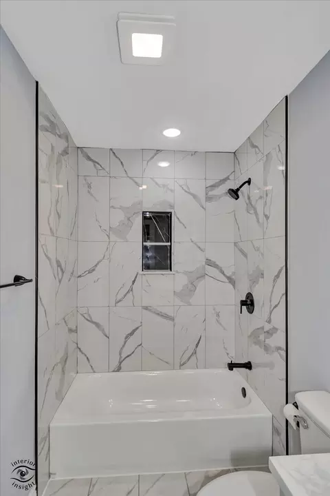 Bath - 702 S Lincoln Ave, Kankakee, IL 60901 photo 2 of 3