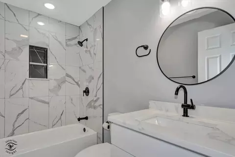 Bath - 702 S Lincoln Ave, Kankakee, IL 60901 photo 1 of 3
