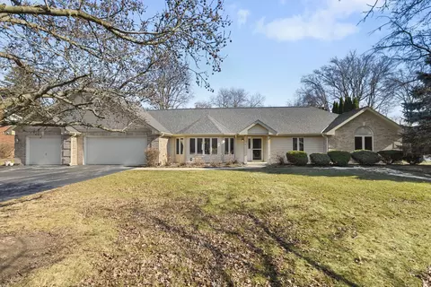 2 S671 Arrowhead Dr, Wheaton, IL 60189