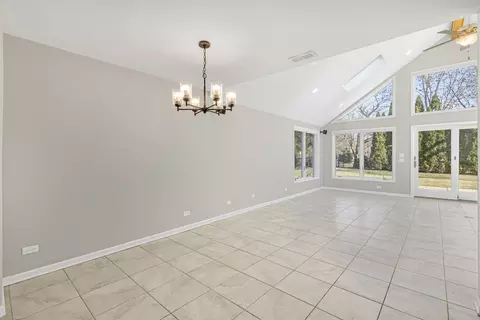 Living - 2 S671 Arrowhead Dr, Wheaton, IL 60189 photo 4 of 7