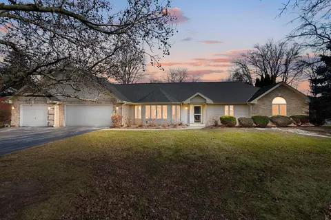 Exterior - 2 S671 Arrowhead Dr, Wheaton, IL 60189 photo 5 of 5