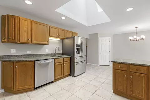 Kitchen - 2 S671 Arrowhead Dr, Wheaton, IL 60189 photo 3 of 3