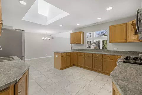 Kitchen - 2 S671 Arrowhead Dr, Wheaton, IL 60189 photo 1 of 3