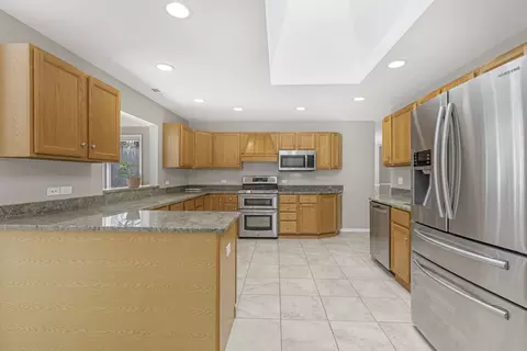 Kitchen - 2 S671 Arrowhead Dr, Wheaton, IL 60189 photo 2 of 3
