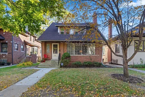 1421 W Juneway Ter, Chicago, IL 60626