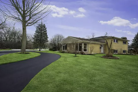 703 W Man A Wa Trl, Mount Prospect, IL 60056