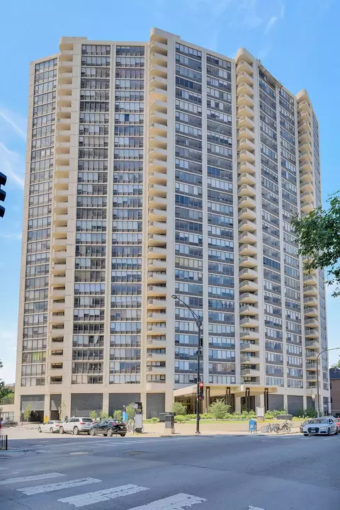 3930 N Pine Grove Ave #604, Chicago, IL 60613