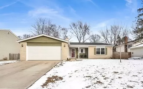 332 S River Rd, Naperville, IL 60540