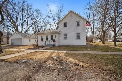 429 W Owsley St, Chenoa, IL 61726