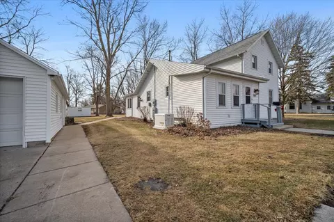 Exterior - 429 W Owsley St, Chenoa, IL 61726 photo 6 of 8