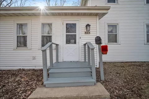 Exterior - 429 W Owsley St, Chenoa, IL 61726 photo 1 of 8