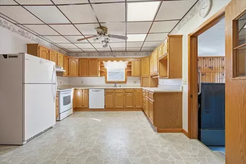 Kitchen - 429 W Owsley St, Chenoa, IL 61726 photo 1 of 4
